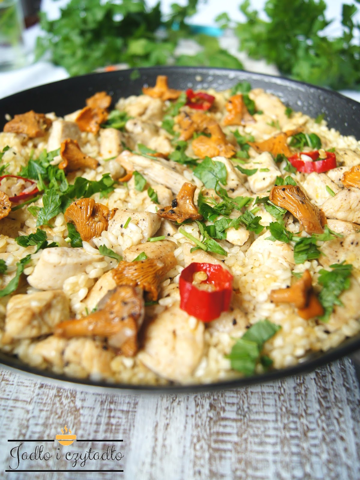 Jadło i czytadło Paella z kurczakiem i kurkami