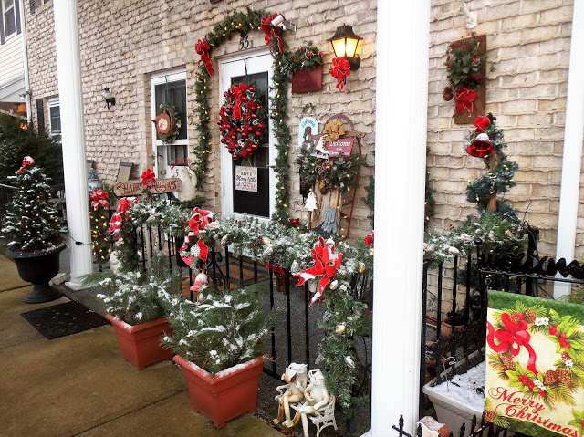 Christmas Front Porch and Yard, Christmas Home Tour, 2017