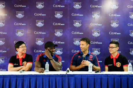 Huyền thoại MU: Cầu thủ nghiệp dư Việt Nam có tố chất riêng - Ảnh 3 Huyen thoai MU: Cau thu nghiep du Viet Nam co to chat rieng - Anh 3