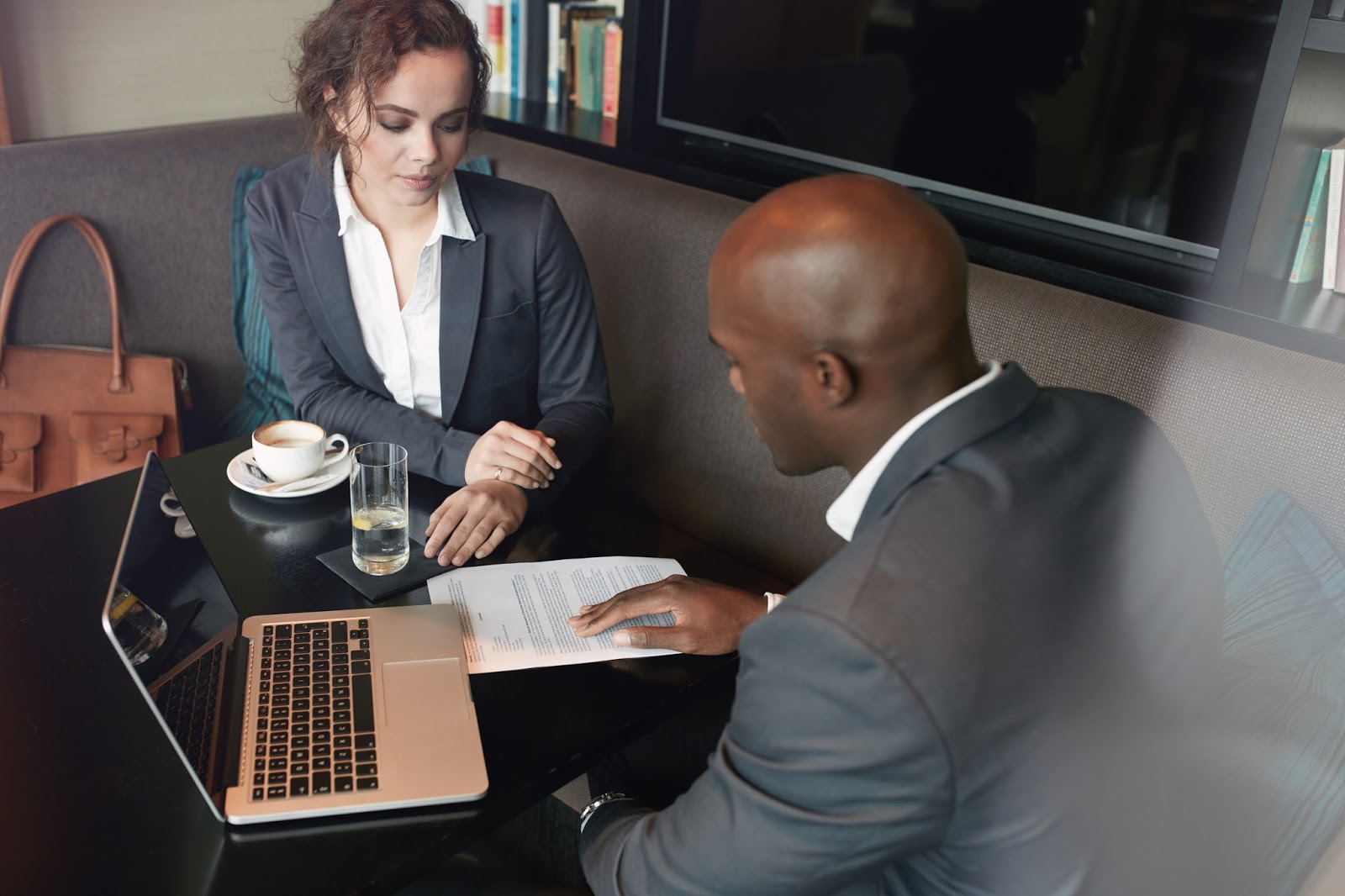 элеонора рузвельт великие умы. маленькие люди обсуждают. маленькие люди обсуждают. элеонора рузвельт великие умы. маленькие люди обсуждают.