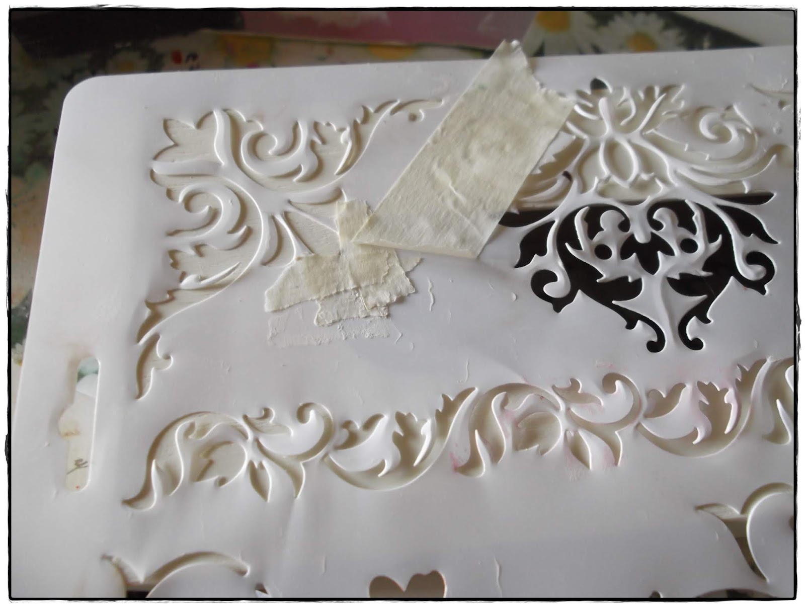 STENCIL EN RELIEVE Y PAN DE ORO - HANDBOX