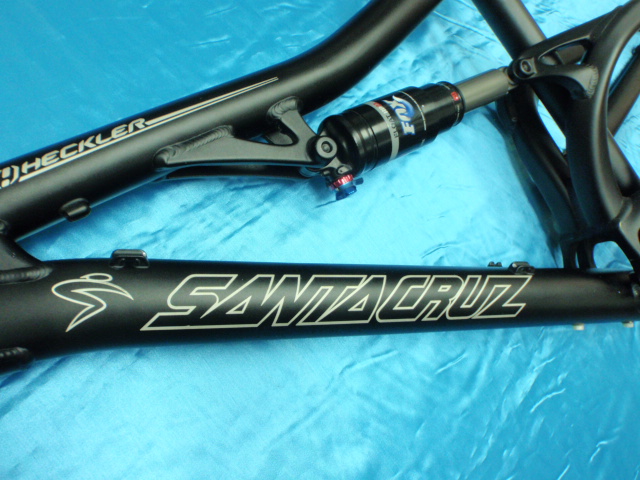 Santa%2BCruz%2BHeckler%2B2009%2BModel%2BBlack%2BAnodized%2BFrame%2B%252817%2529.JPG
