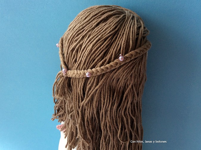 Con hilos, lanas y botones: Muñeca amigurumi Primera Comunión