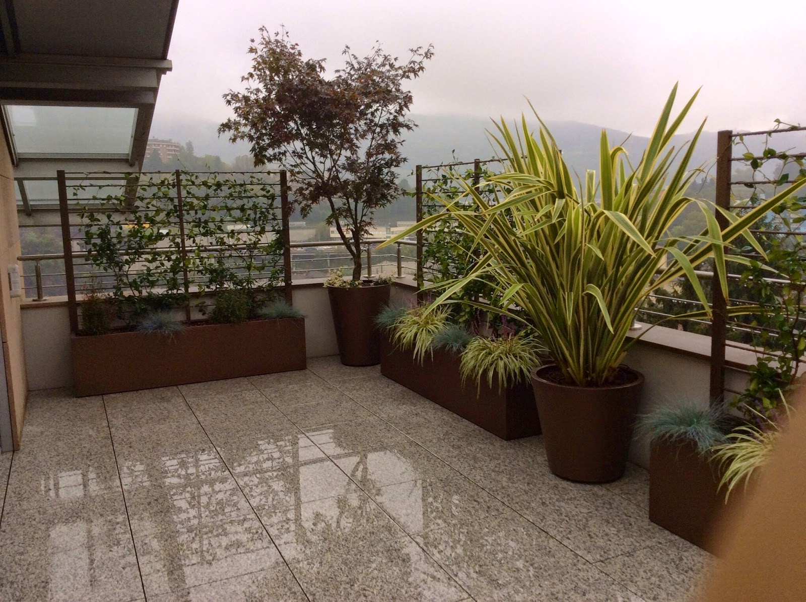 Arredo per terrazzi con fioriere su misura Martin Design jpg (1600x1195)