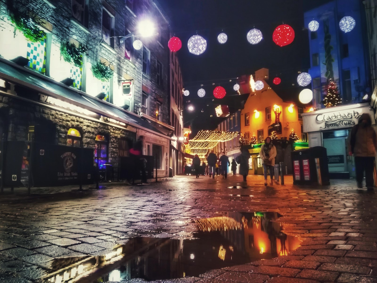 POSTCARDS FROM IRELAND: Galway photo walk in the dark at Christmas