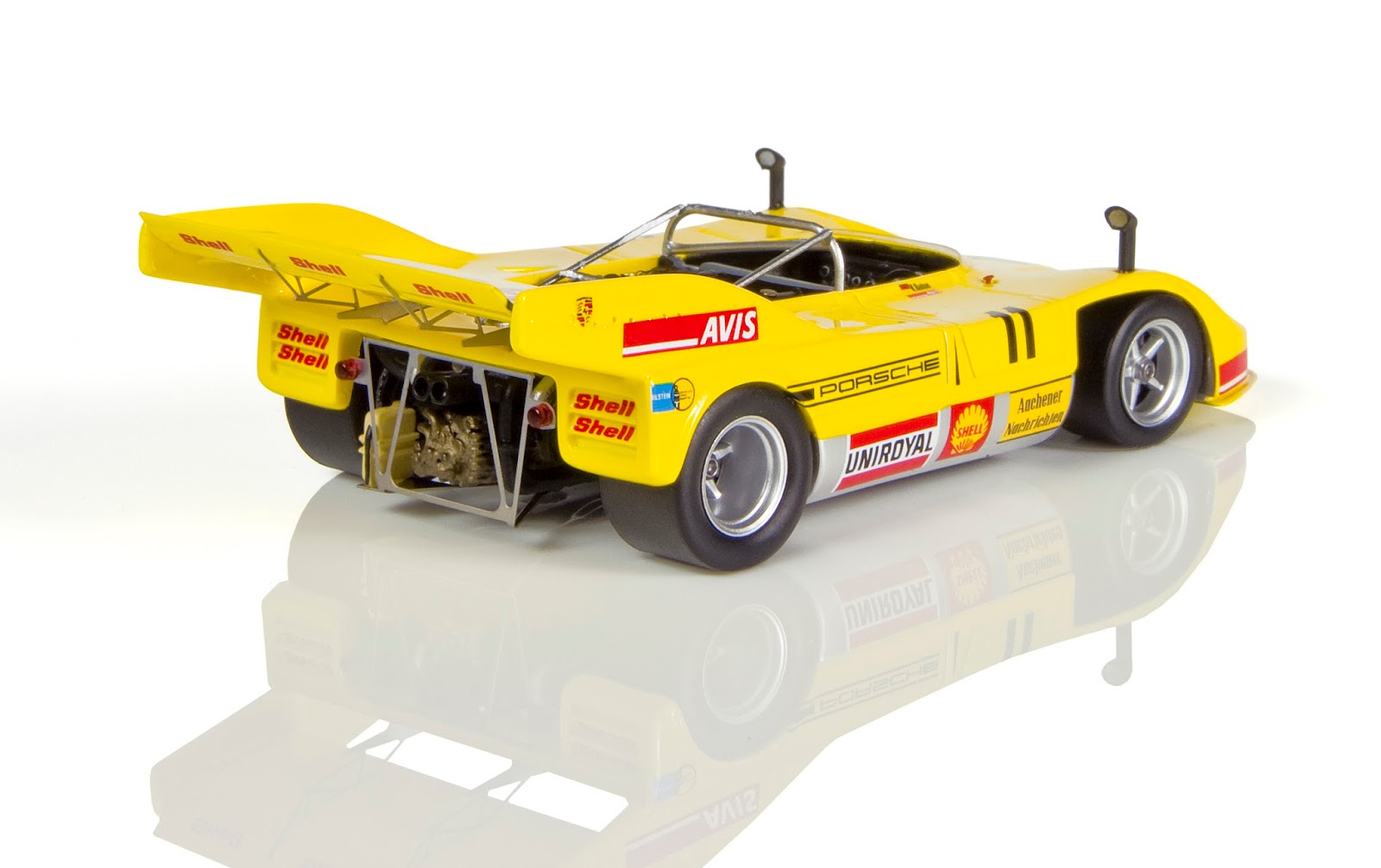 GRANDI E PICCOLE AUTO Una scelta affascinante Raceland e la Porsche