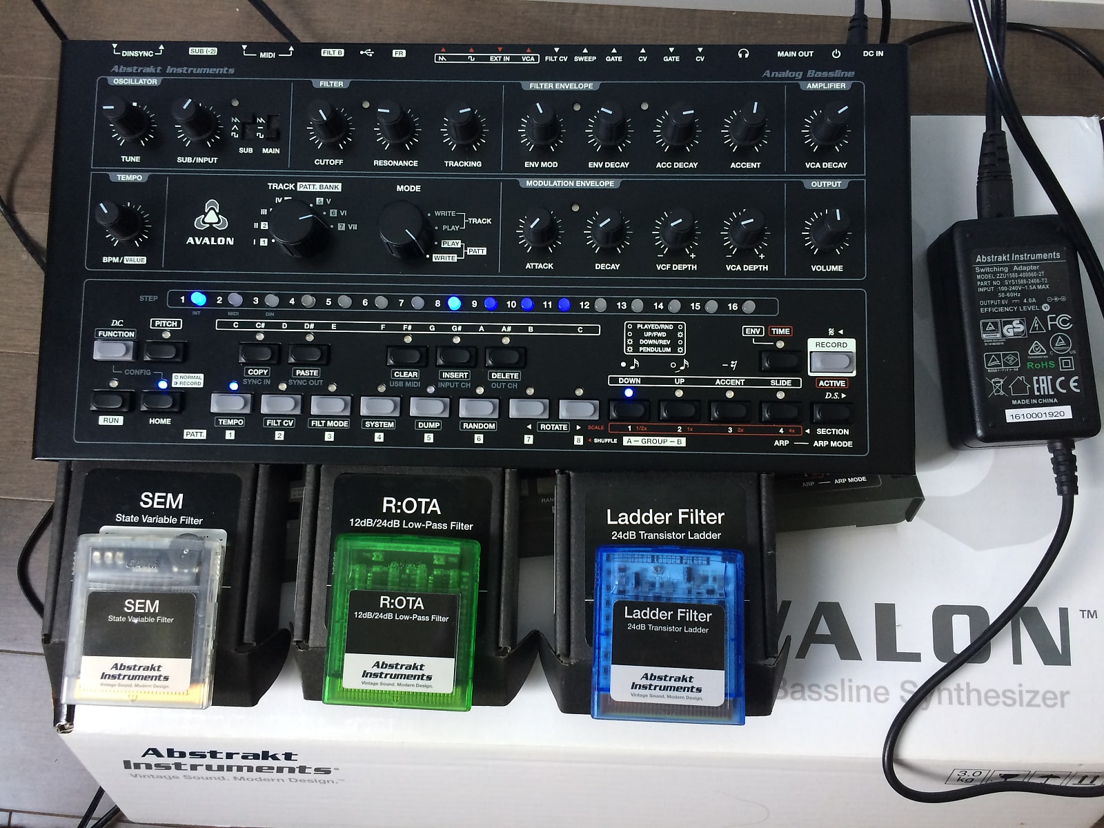 MATRIXSYNTH Abstrakt Instruments Avalon Analog Bassline Synthesizer