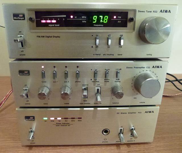 Aiwa Mini Component Series 22 inkl. Chrom Rack - Audio Geräte gebraucht kaufen – High End Hifi bei