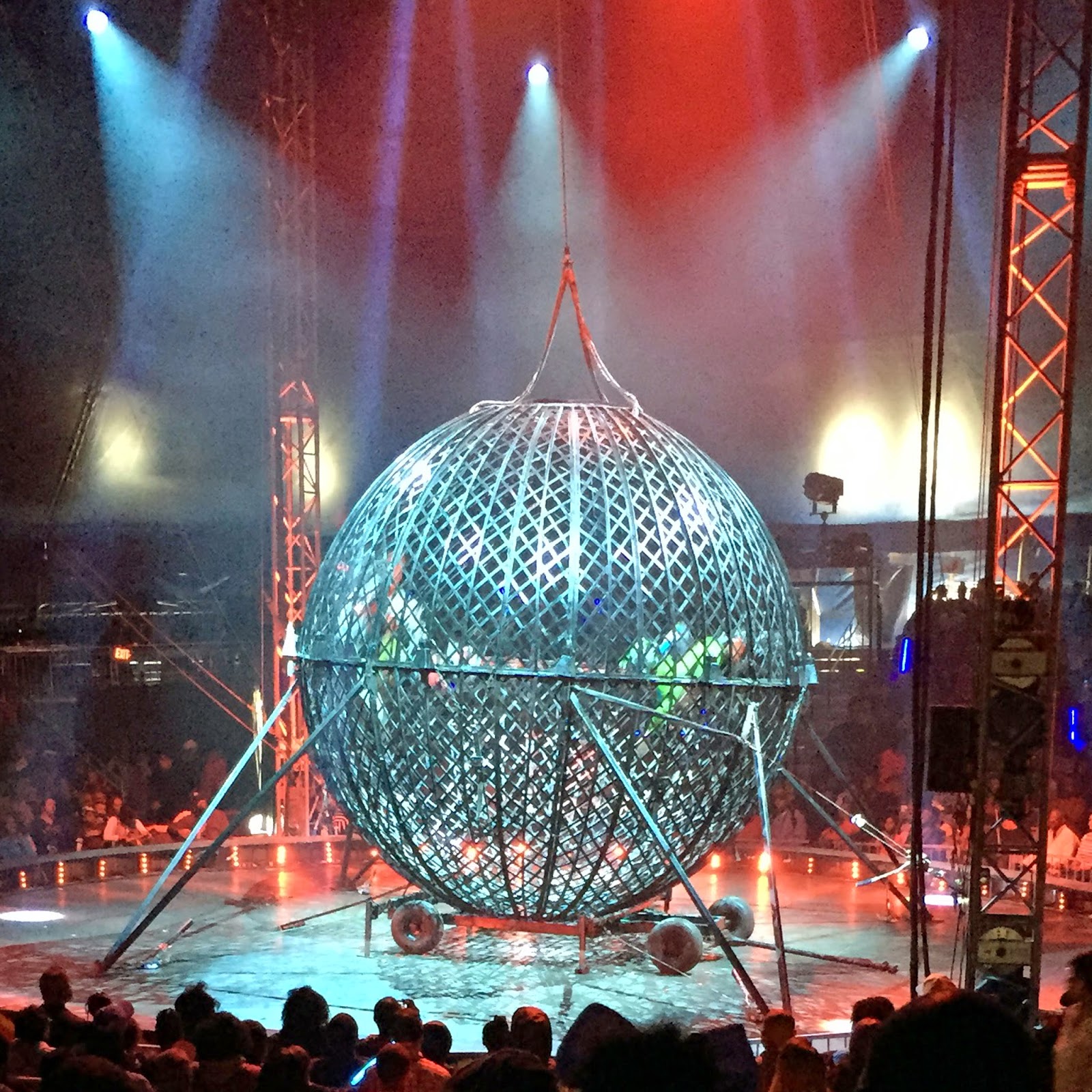 http://www.universoulcircus.com/