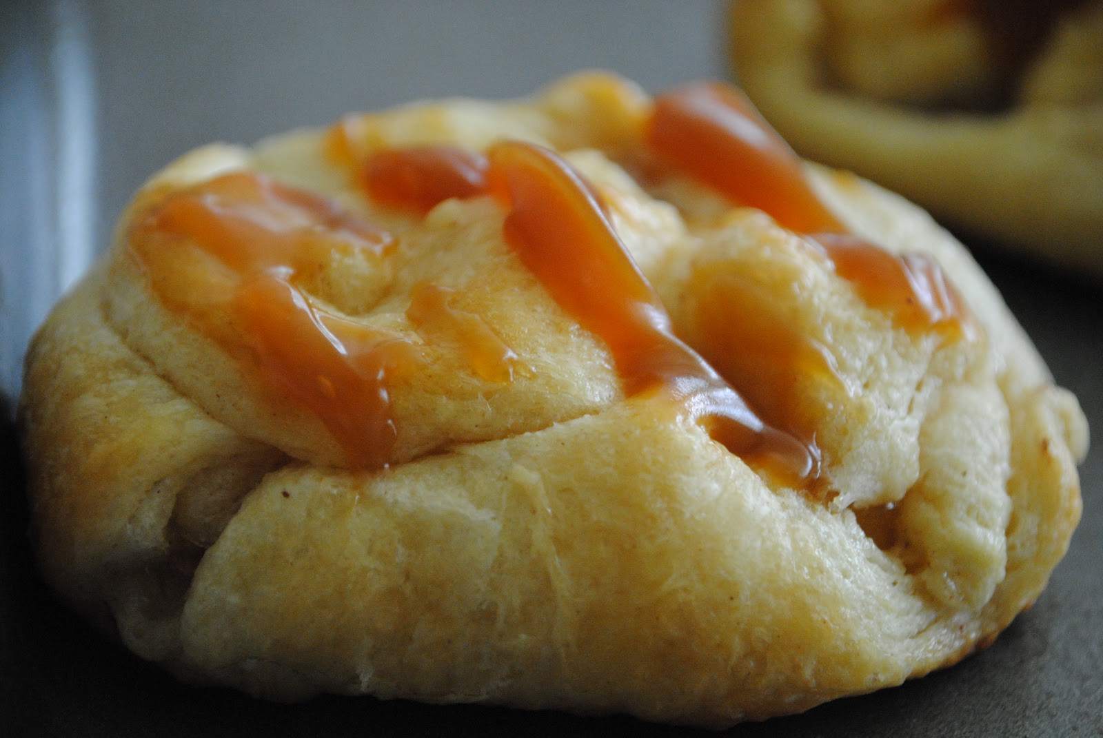Calico and Cupcakes Caramel Apple Mini Pie Pockets