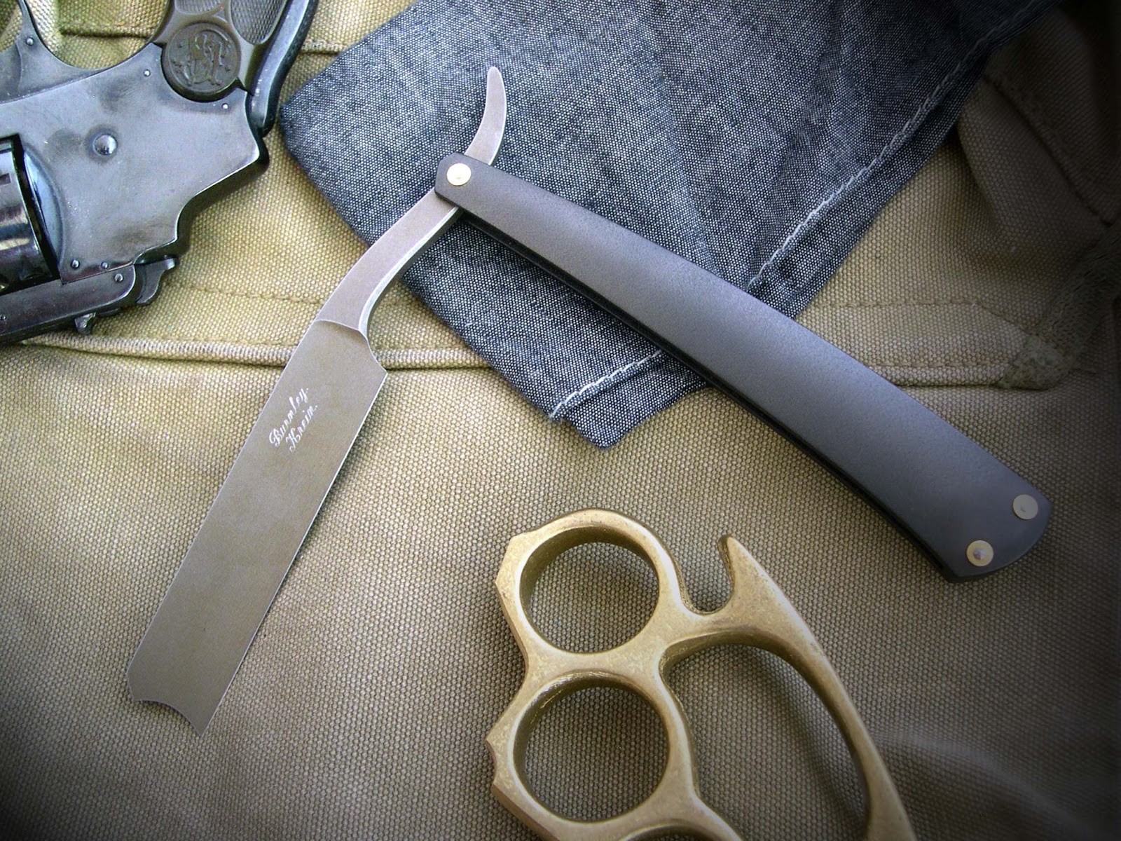 Straight Razor Wallpaper