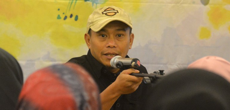 Pidi Baiq Si Bapak Dengan Sejuta Kreasi Taman Bahasa Pidi Baiq Si Bapak Dengan Sejuta Kreasi Taman Bahasa