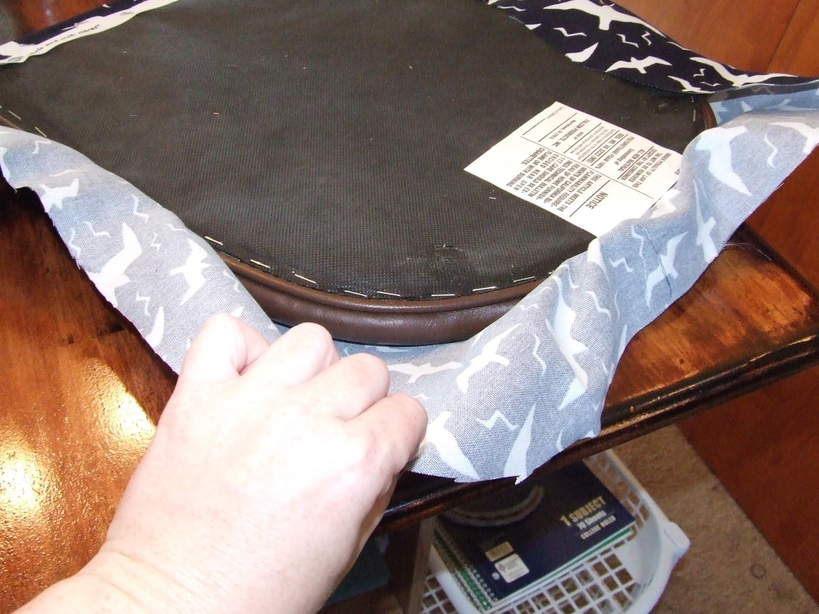 Diane's Creativity Spot: Today I recovered my bar stool seats - Tutorial