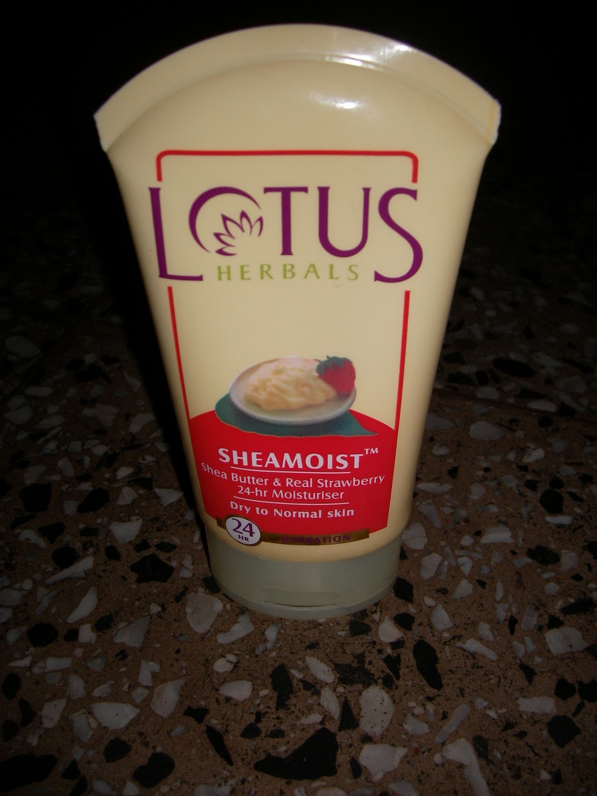 lotus herbals sheamoist moisturizer