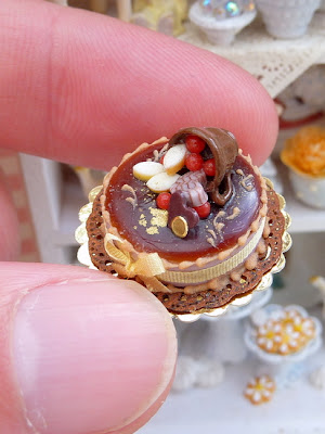 Miniature Chocolate Cake - Hand made by Paris Miniatures - Emmaflam & Miniman
