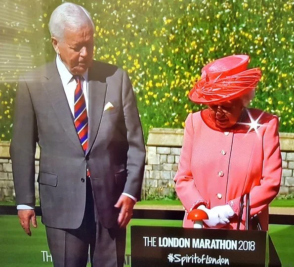 Queen Elizabeth II pressed the start button to commence the 2018 London Marathon this morning in Blackheath