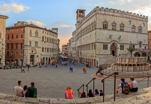 Perugia - Piazza IV Novembre - Fontana Maggiore - Poracci In Viaggio perugia-piazza-iv-novembre-fontana-maggiore-poracci-in-viaggio
