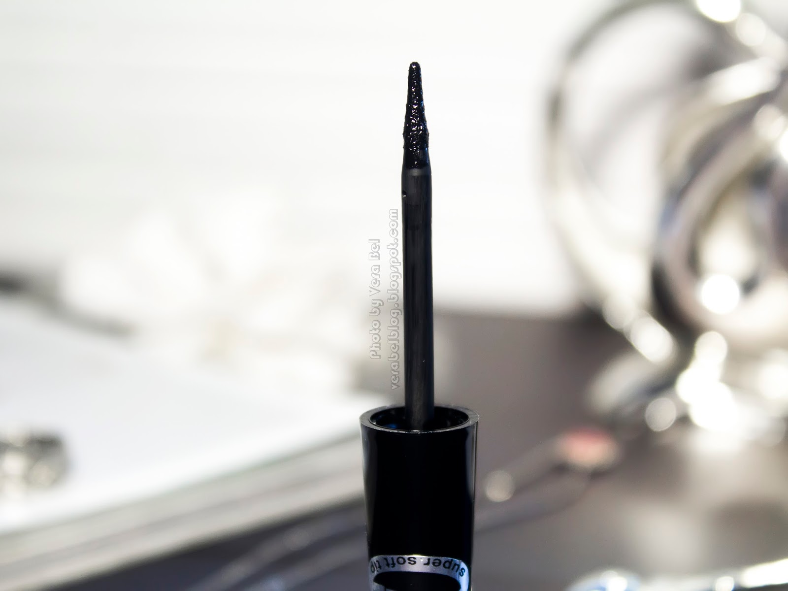 Vera BEL Essence We Are Amazing водостойкая подводка для глаз Perfect