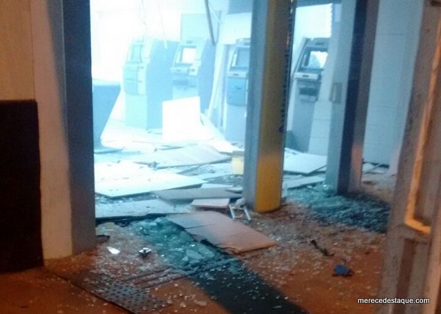 Banco do Brasil de Vertentes foi explodido na madrugada deste sábado (2)