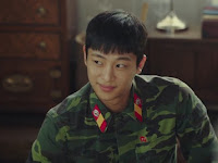 Profil Lee Shin-Young,pemeran Tentara Ganteng Park Kwang Beom Di Serial Crash Landing On You
