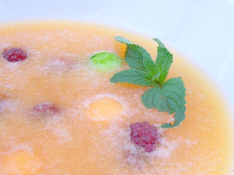 Lecker Bentos und mehr: Melonensuppe mit Himbeeren