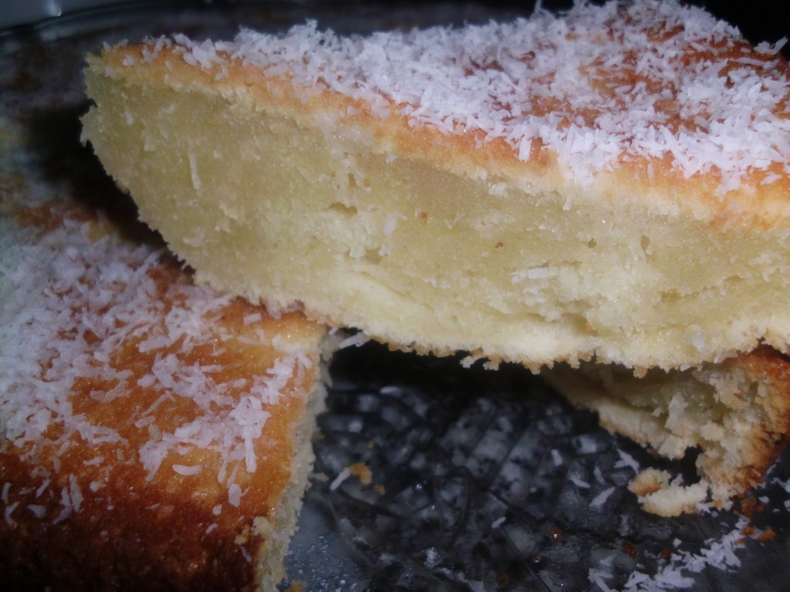 Acção na Cozinha: Bolo Húmido de Côco