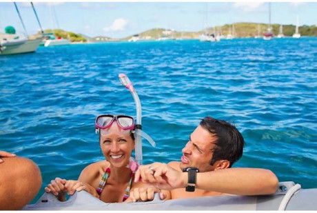 Ban toan bo tai san de di vong quanh the gioi tren bien - Anh 2