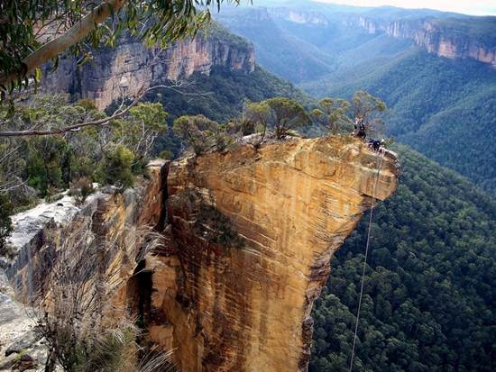 Hanging-Rock-Blackheath-Australia 