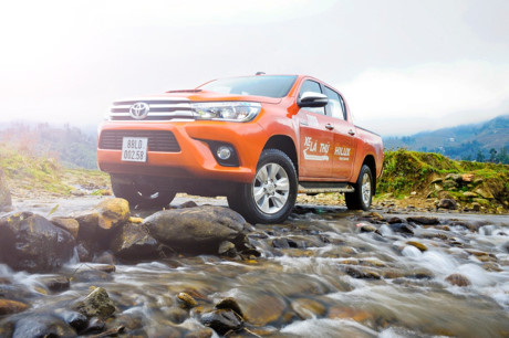 Toyota tang toc khuyen mai xe Hilux - Anh 3