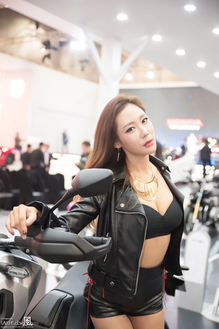 Kim Tae Hee&#39;s beauty at the Seoul Motor Show 2017 (230 photos) photo 9-9
