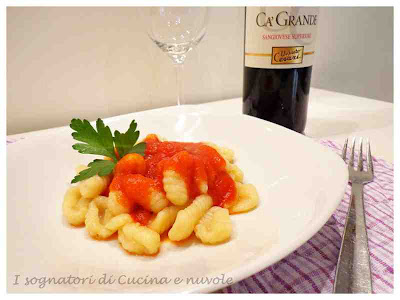 RICETTA GNOCCHI DI PATATE PICCANTI AL SUGO DI POMODORO1