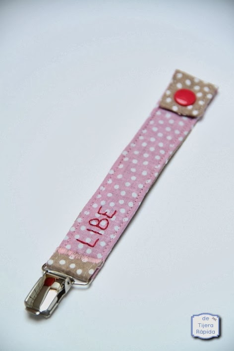 Pinza para chupeta bordada