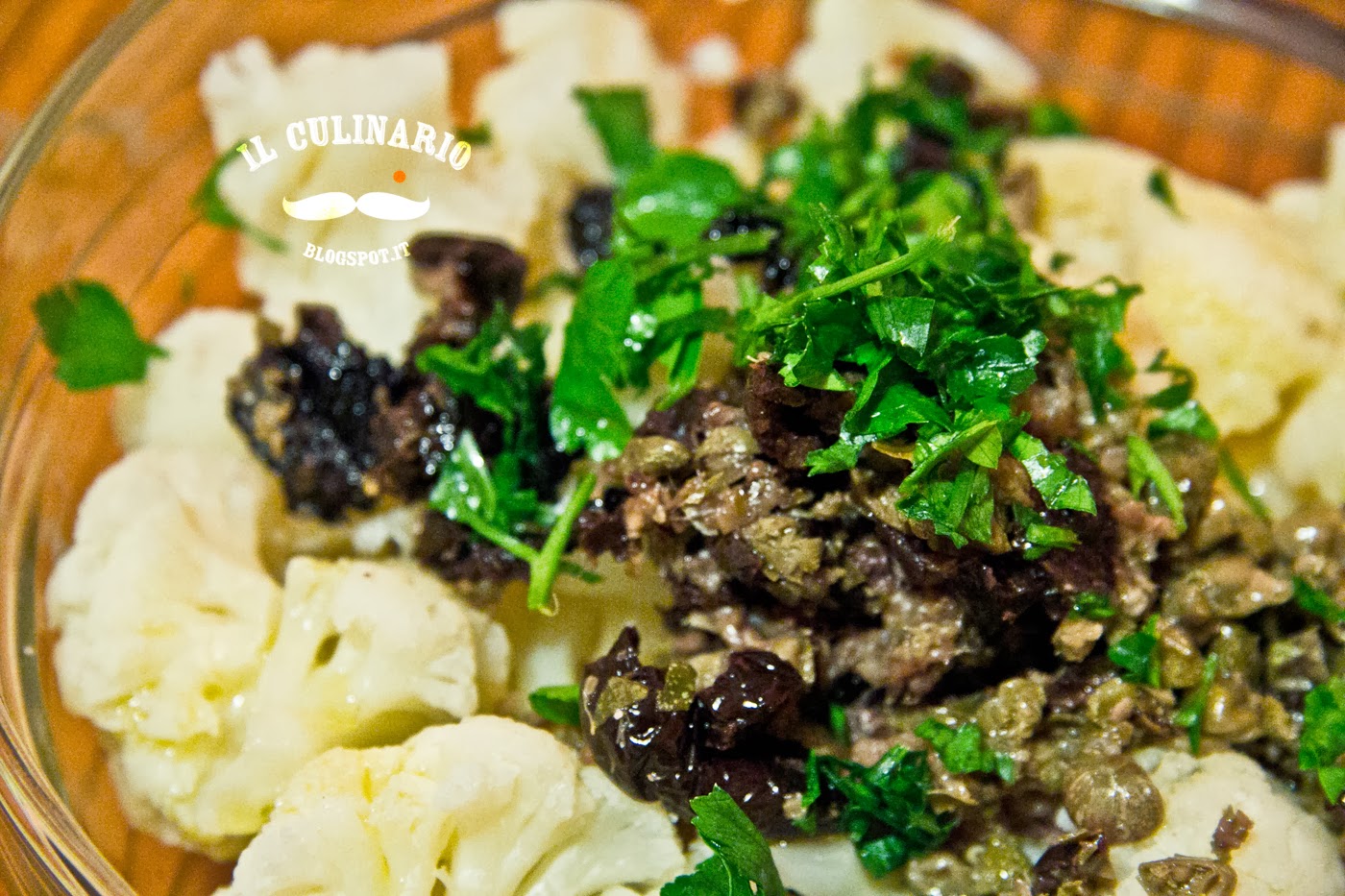 insalata di cavolfiore con battuto di acciughe, capperi e olive taggiasche