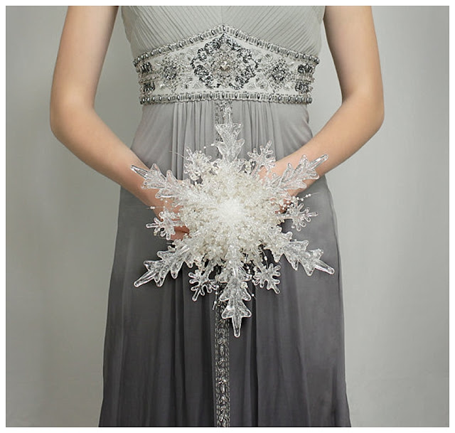 Want more wedding bouquet ideas ? ♥ Or how about winter weddings 