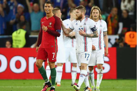 Vang, cu chui boi Ronaldo di - Anh 2