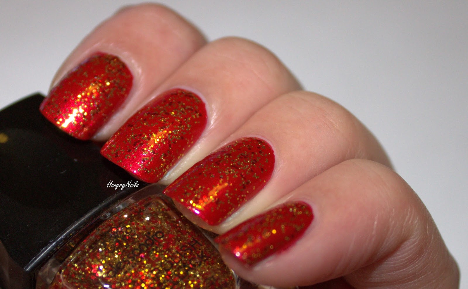 Nageldesign in rot mit gold und Glitzer  - Nageldesign Rot Glitzer