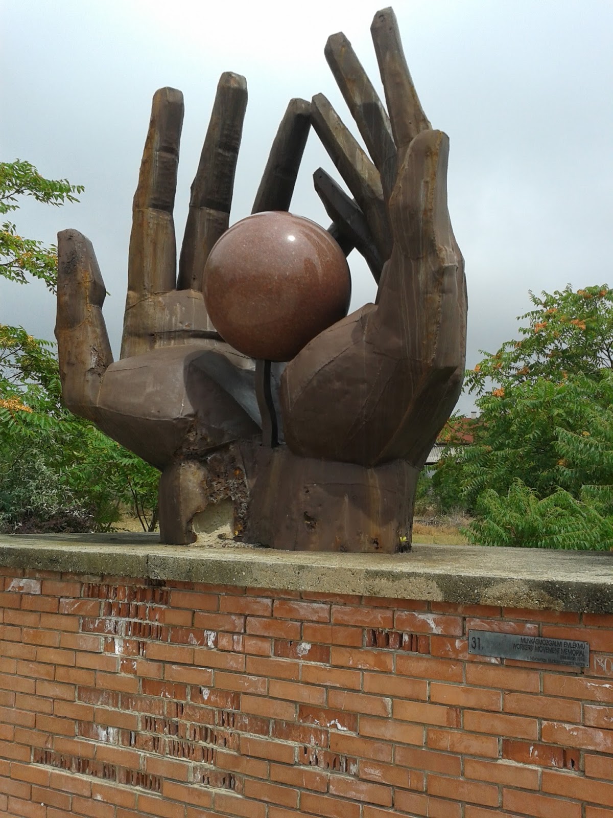 il comunista Prigionieri in un triangolo delle competenze* Jacques Bidet