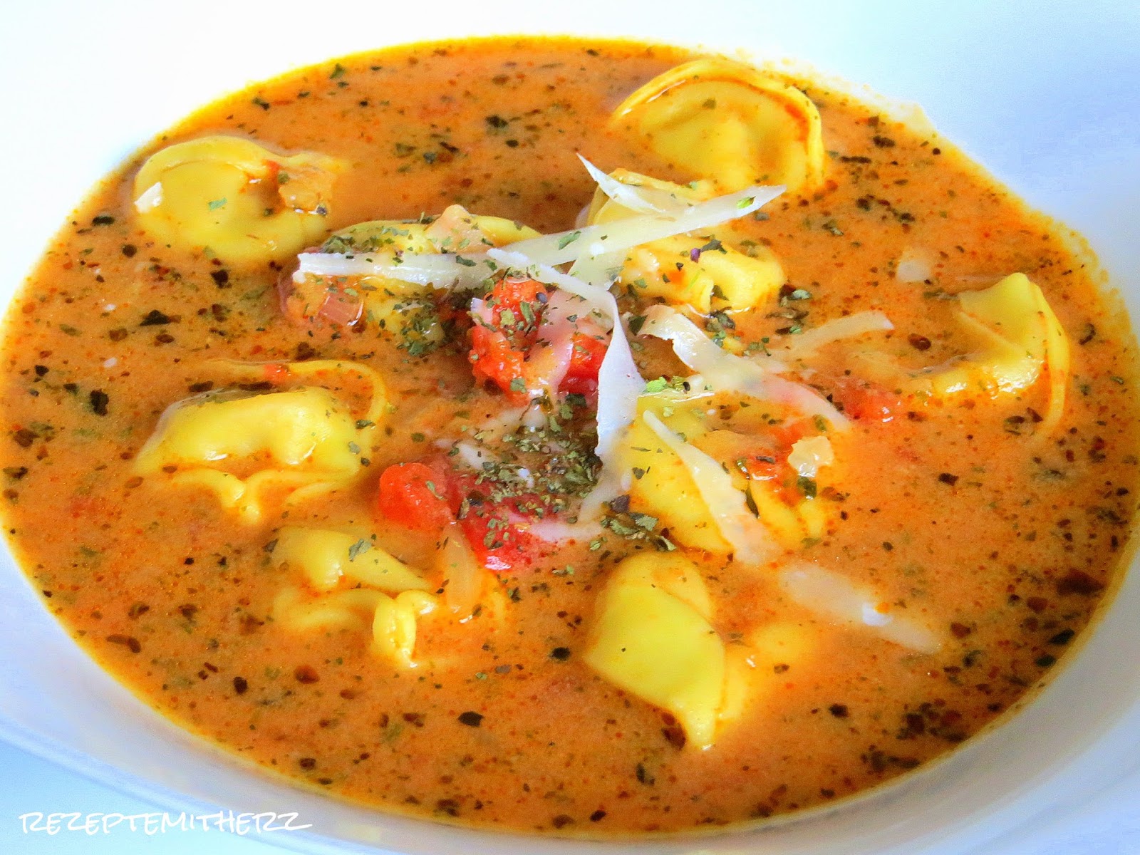 Rezepte mit Herz: Tortellini - Tomaten - Suppe