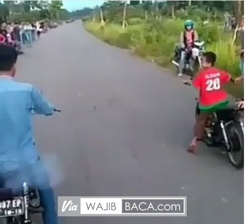 Miris ! Video Anak Dibawah Umur Ini Hobi Ikut Balapan Liar Miris ! Video Anak Dibawah Umur Ini Hobi Ikut Balapan Liar