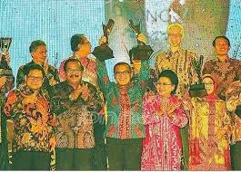 Kabupaten Banyuwangi meraih Otonomi Award 2013 dari The Jawa Pos Institute of Pro-Otonomi (JPIP).