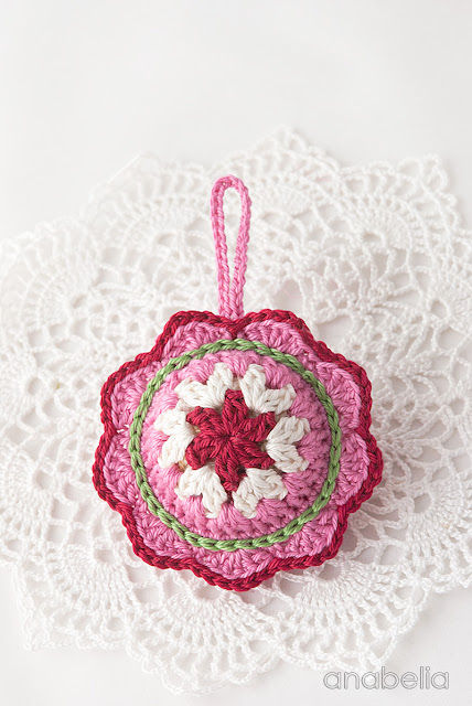 Christmas crochet ornament pattern by Anabelia Craft Design