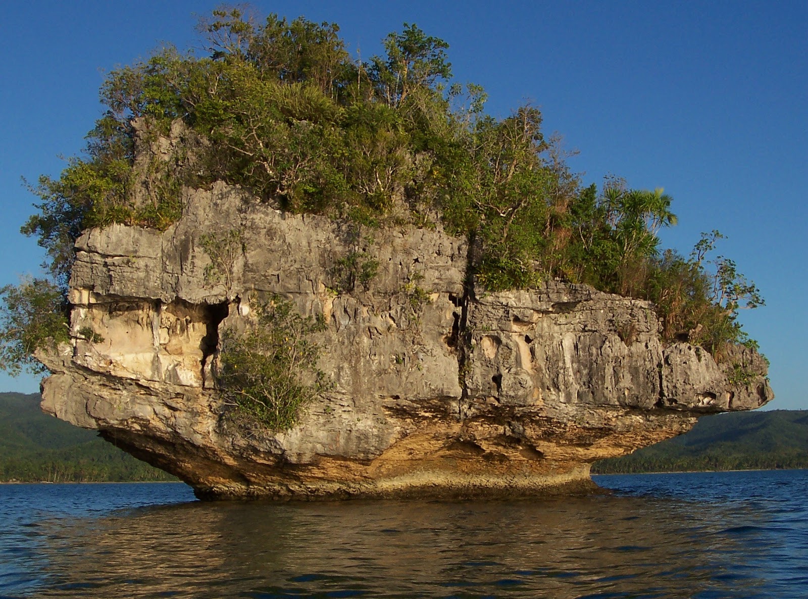 BEACHES AND CHURCHES: Marabut Islands in Samar