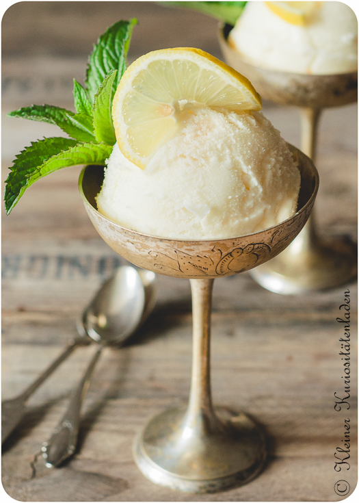 Buttermilch-Zitronen-Eis mit Limoncello