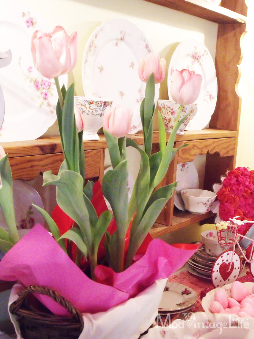 Mod Vintage Life Tulips and China