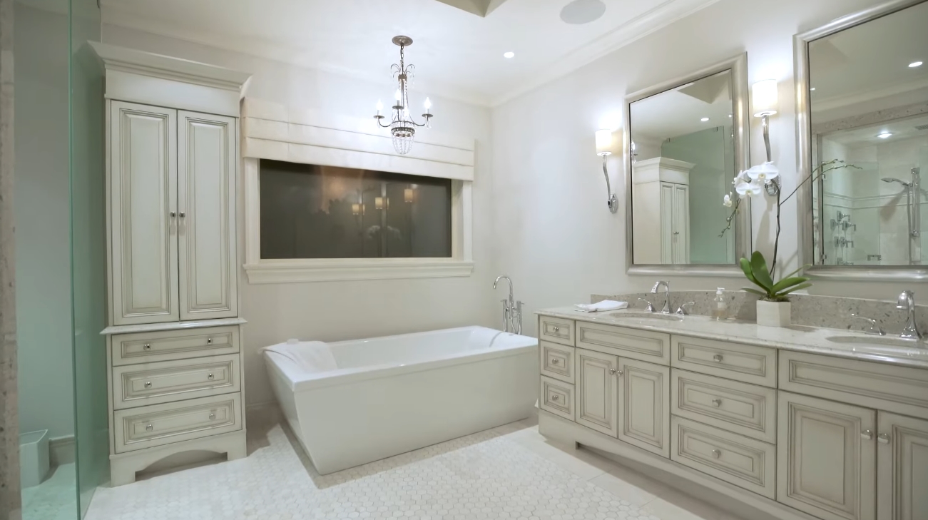 21 Photos vs. 13472 13A Avenue, White Rock | Neacsu Denner Group - Luxury Home And Interior Design Video Tour