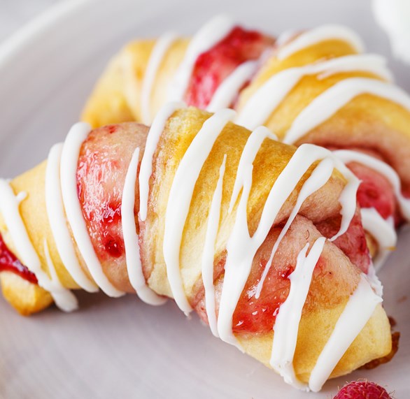 RASPBERRY CRESCENT ROLLS #dessert #sweets