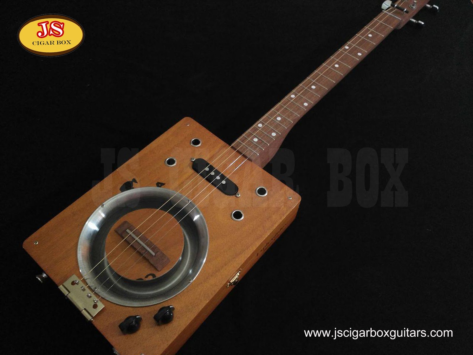 Este Js cigar box Resonator se marcha para Barcelona JS CIGAR BOX GUITARS