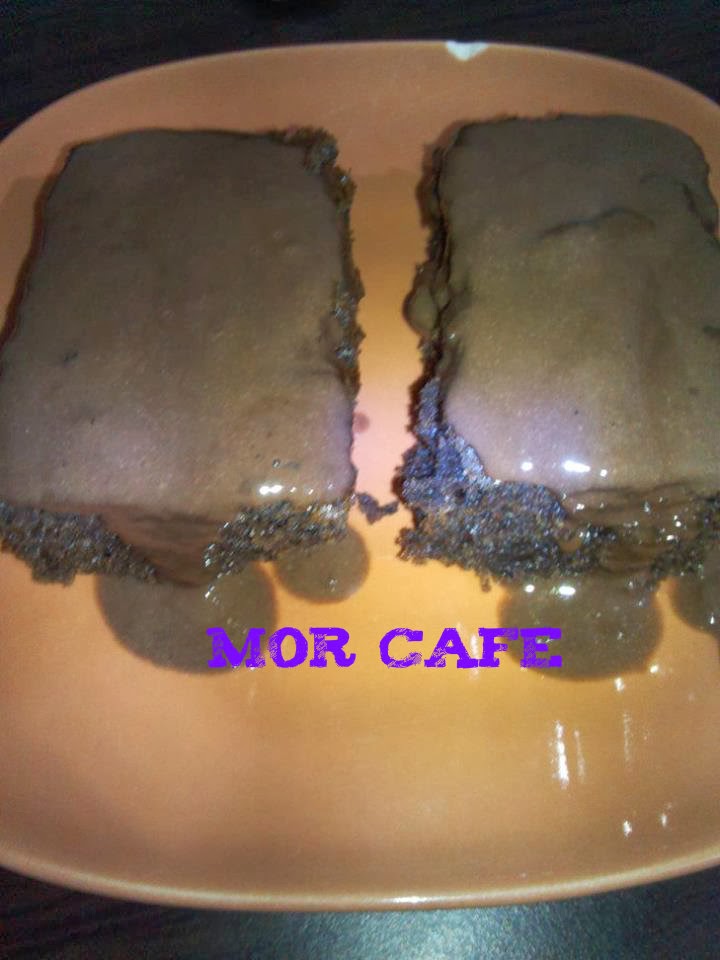 MOR CAFE Tam buğday unundan kakaolu çikolata soslu kek