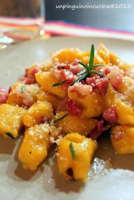 gnocchi di zucca (farina e acqua) allo speck