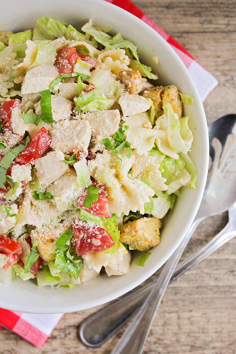This delicious and zesty chicken caesar pasta salad is quick and easy to make, and perfect for a light summer meal!